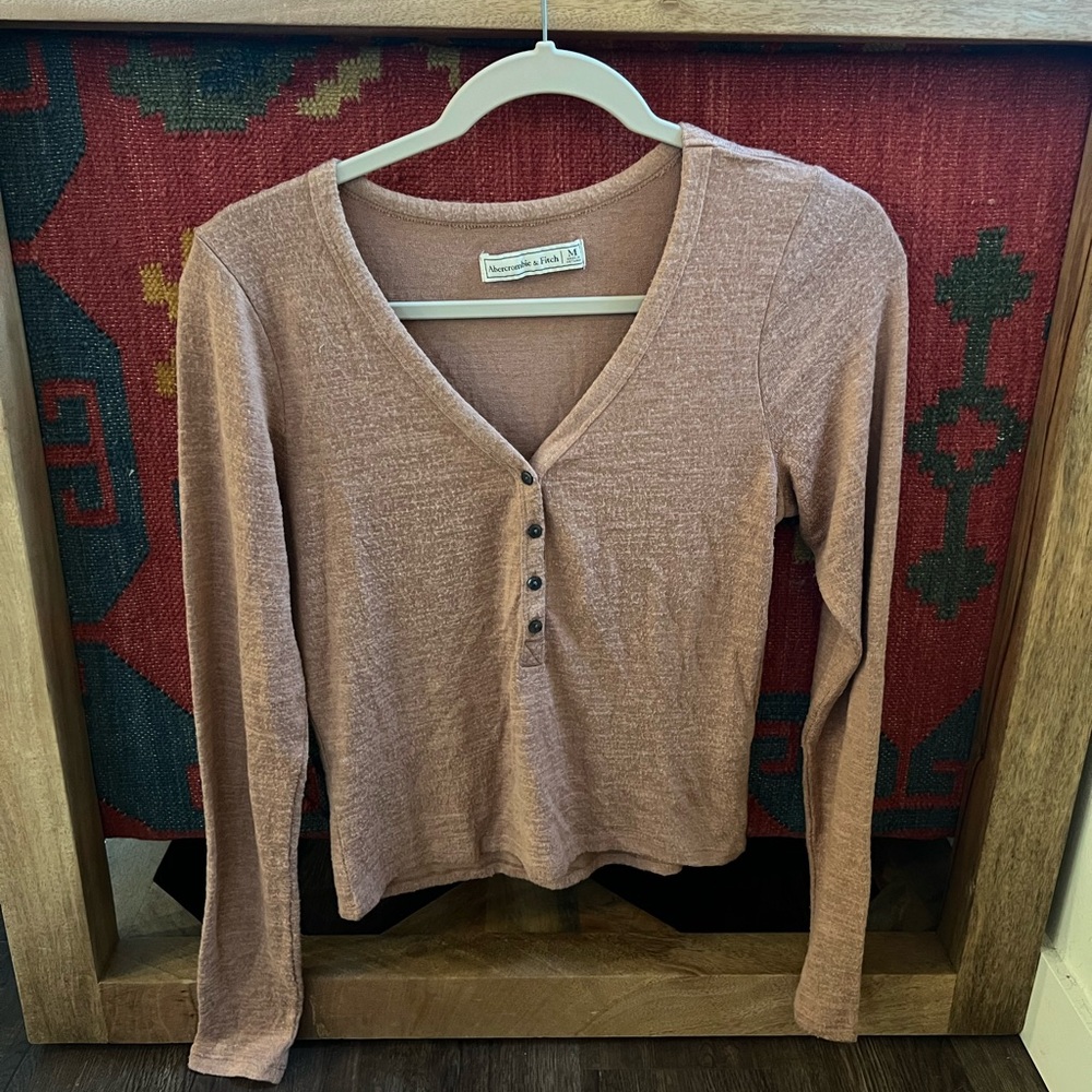 Abercrombie & Fitch Long Sleeve Buttoned Top in Mauve